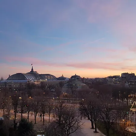 Champs-elysees Amazing View Of Bed and Breakfast