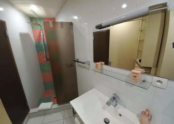 Alojamento de Acomodação e Pequeno-almoço Champs-elysees Amazing View Of 4*