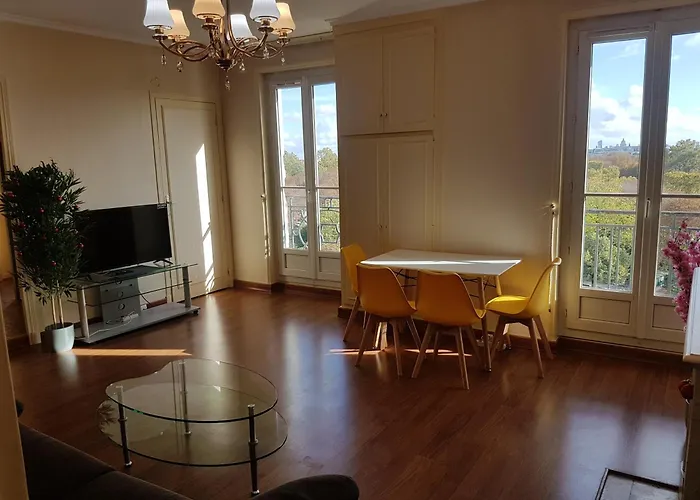 Champs-elysees Amazing View Of Alojamento de Acomodação e Pequeno-almoço 4*